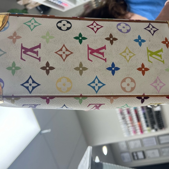 Authentic!!! White Louis Vuitton purse - Picture 5 of 6